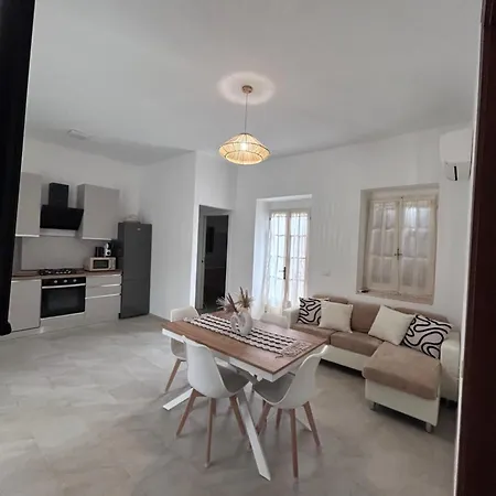 Nyaraló Lantana's House *